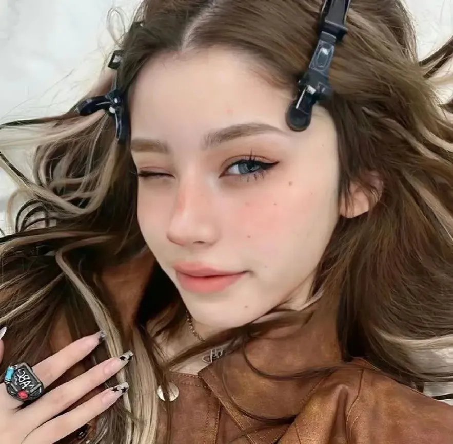 湖畔春光
